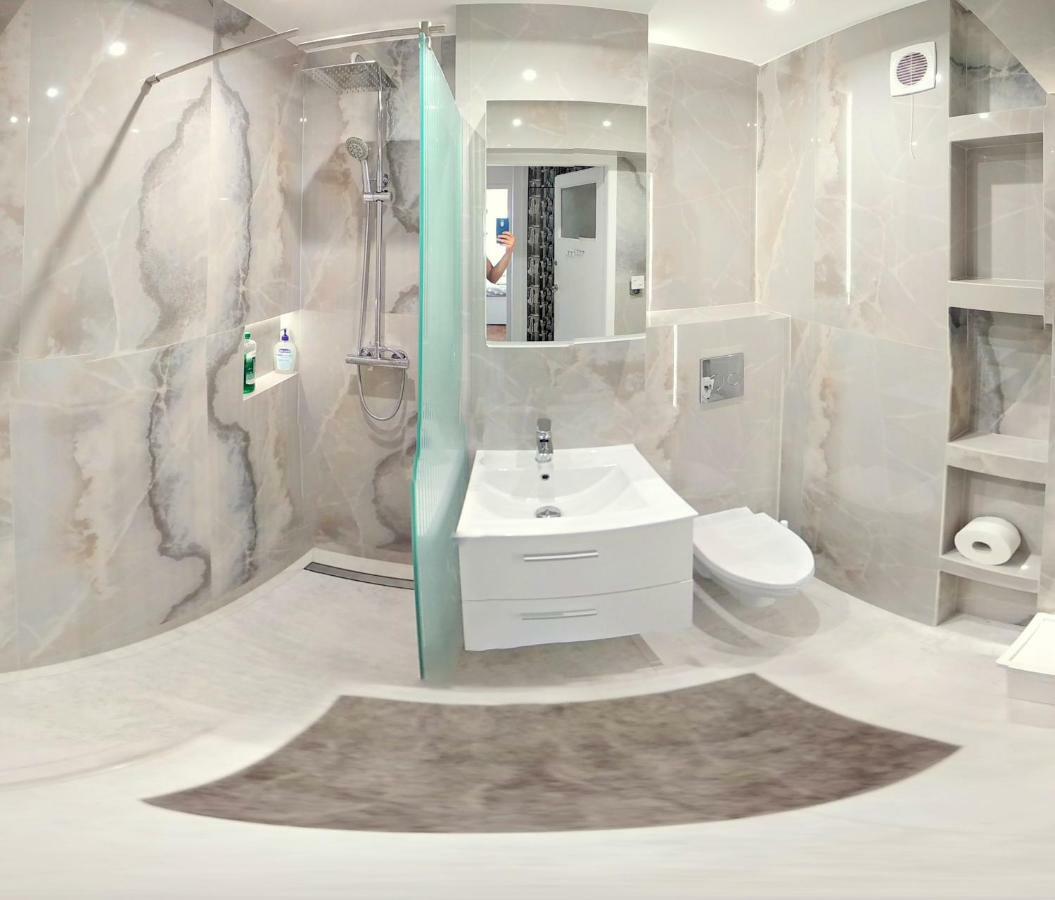 Studio Zelazna Rooms Near Old Town 바르샤바 외부 사진