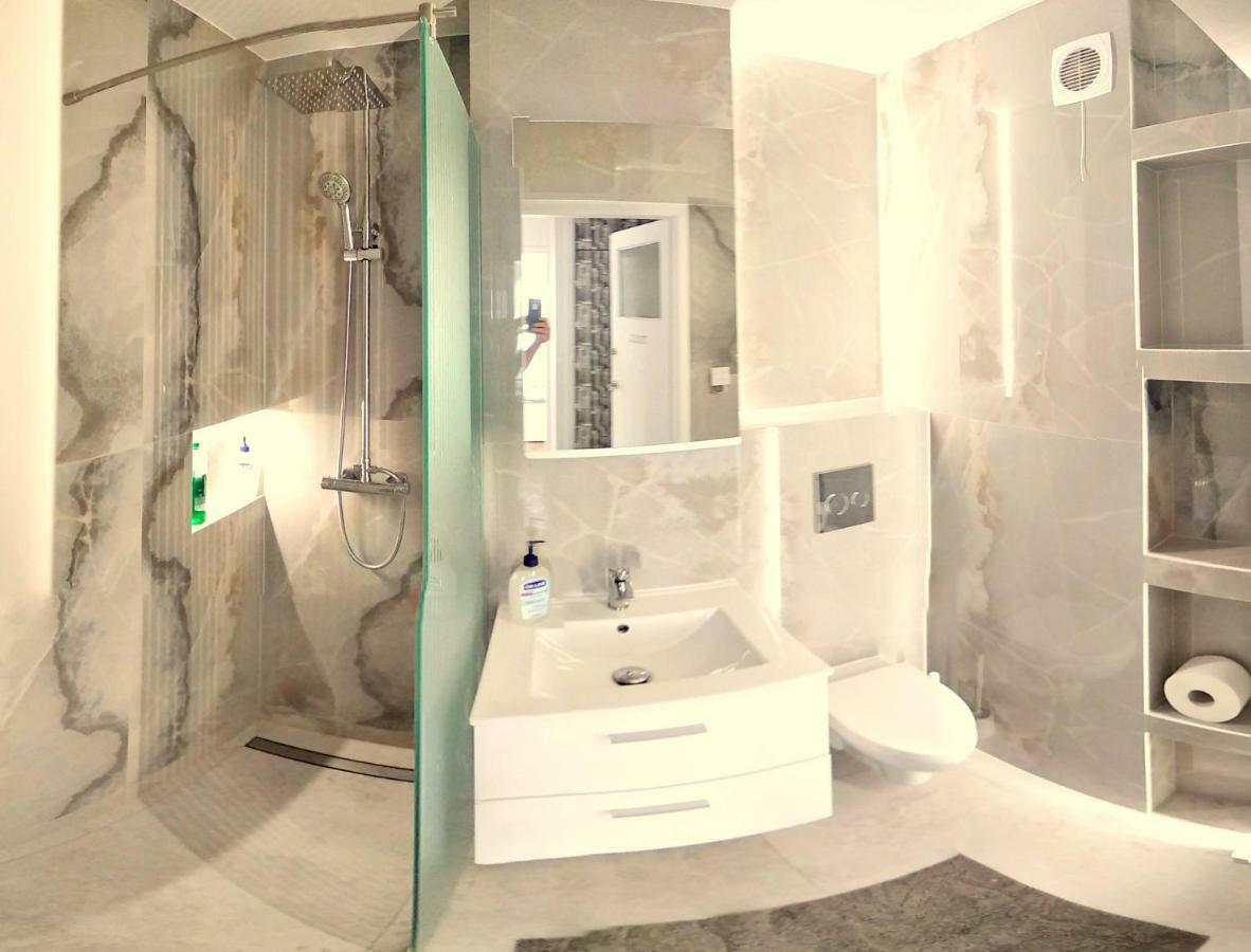 Studio Zelazna Rooms Near Old Town 바르샤바 외부 사진